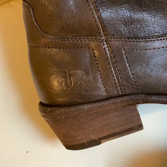 Frye boots size 6 like new condition - Picture 4 of 5